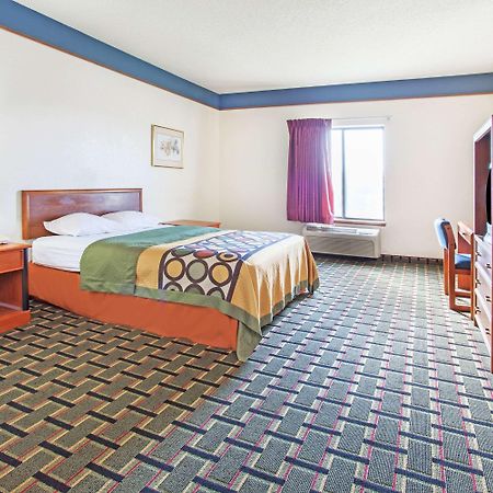 Super 8 By Wyndham Atchison Hotel Exterior photo