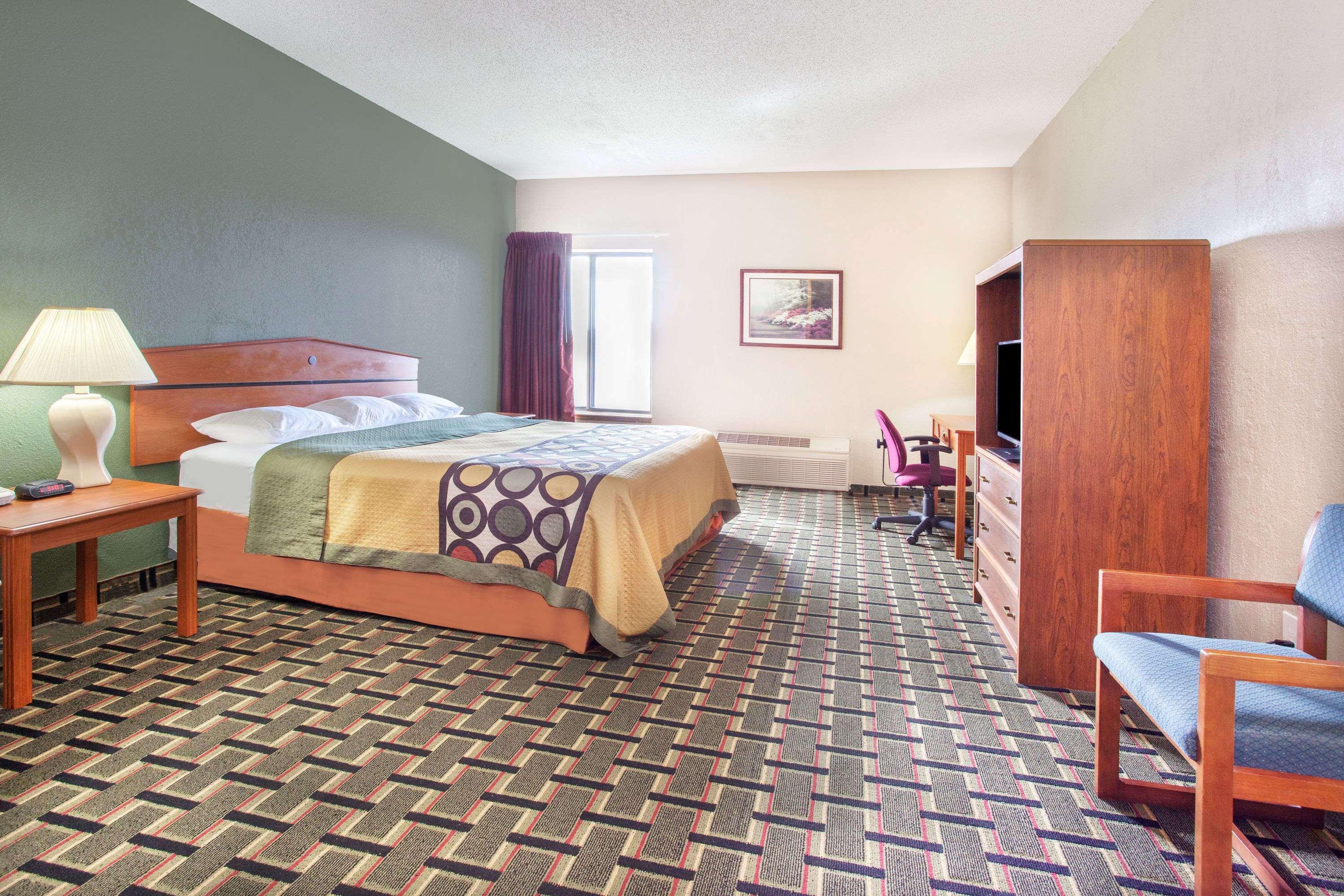 Super 8 By Wyndham Atchison Hotel Exterior photo