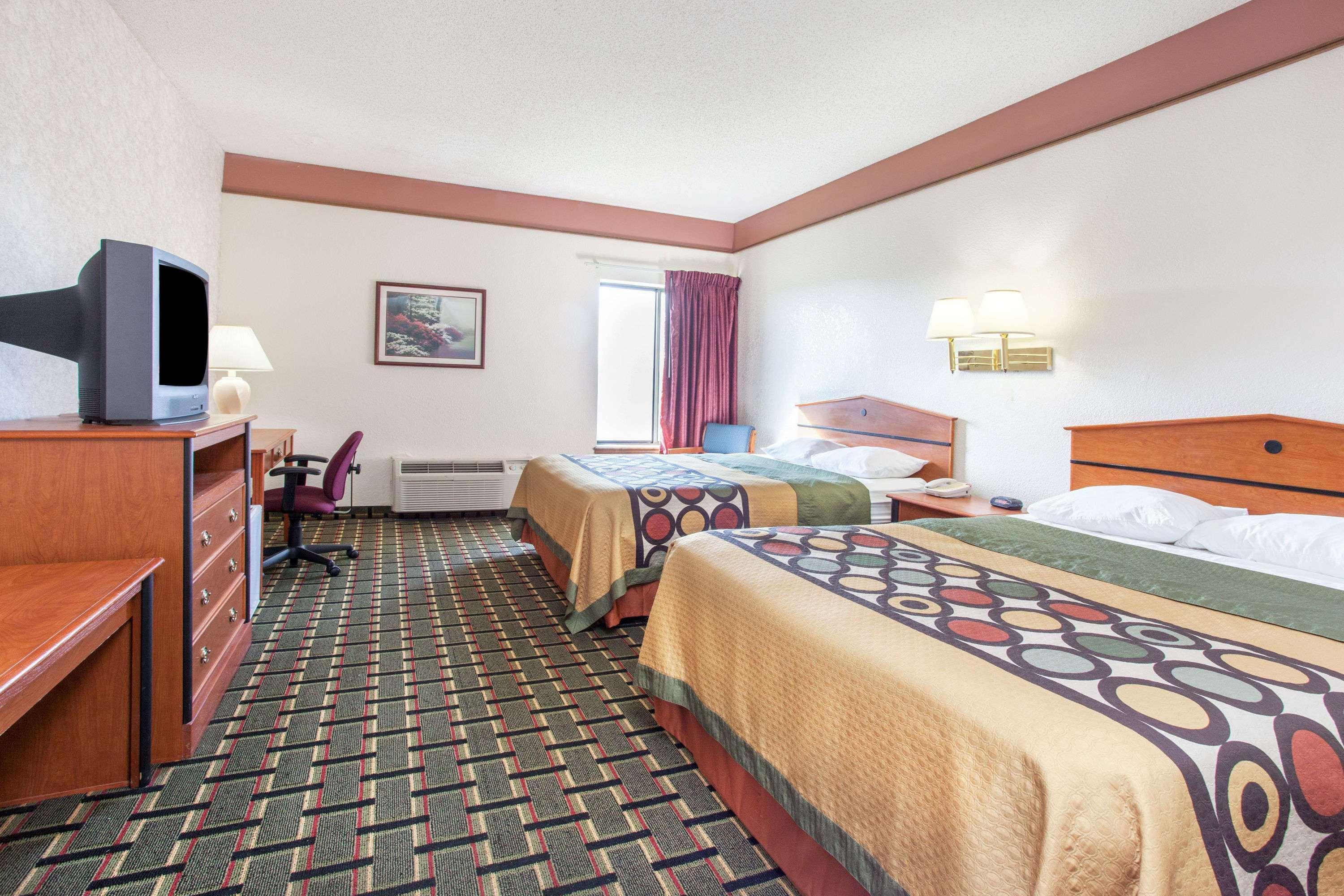 Super 8 By Wyndham Atchison Hotel Exterior photo