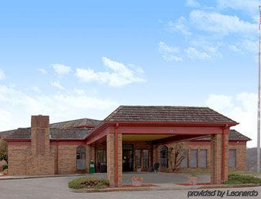 Super 8 By Wyndham Atchison Hotel Exterior photo
