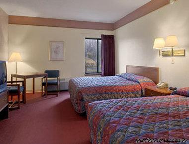 Super 8 By Wyndham Atchison Hotel Room photo